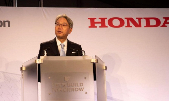 CEO Honda đặt cược vào công nghệ pin mới để bắt kịp cuộc đua xe điện