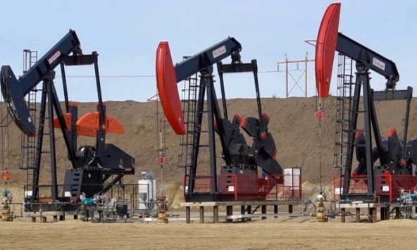 Giá xăng dầu 4/3: Dầu thô tăng giảm trái chiều