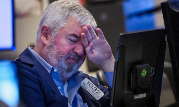 Chứng khoán Mỹ lao dốc sau cảnh báo của Chủ tịch Fed