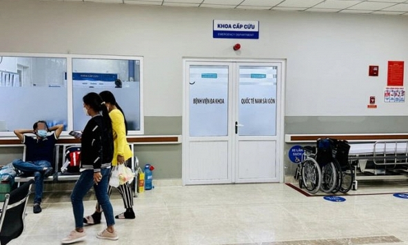 Thêm một bệnh viện có phụ huynh 'tìm con cấp cứu', 2 người mất 100 triệu đồng