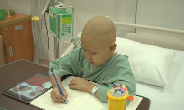 Vinmec thực hiện ca thay khớp tăng trưởng đầu tiên tại Việt Nam cho bệnh nhi ung thư xương