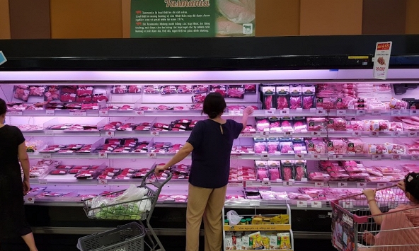 Giá thịt heo, gà bất ngờ giảm sâu