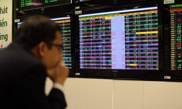 Áp lực bán chốt lời về cuối phiên, VN-Index hạ nhiệt sau 4 phiên tăng