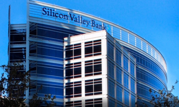 Một ngân hàng hàng đầu của Mỹ bất ngờ sụp đổ