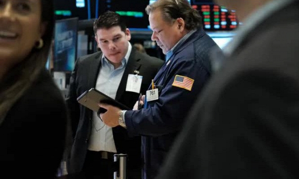 Cổ phiếu ngân hàng bị bán tháo trên toàn cầu do ảnh hưởng từ sự sụp đổ của SVB