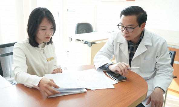 Chiến thắng ung thư xương, cô gái đầu quân vào ngành y để trả ơn cuộc đời