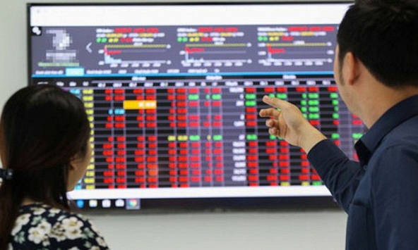 Dòng tiền suy yếu về cuối phiên, VN-Index chìm trong sắc đỏ