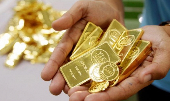 Giá vàng thế giới bất ngờ tăng vọt, vượt ngưỡng 1.960 USD/ounce