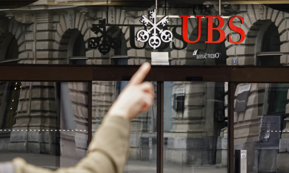 UBS đồng ý mua Credit Suisse với giá hơn 3 tỷ USD nhằm chặn khủng hoảng lan rộng