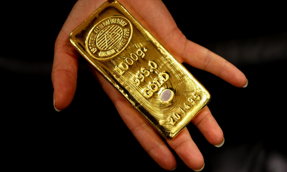 Giá vàng bùng nổ, hướng tới mốc 2.000 USD