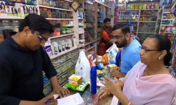 Các cửa hàng nhỏ ở Ấn Độ chật vật trước sự cạnh tranh từ các nền tảng trực tuyến