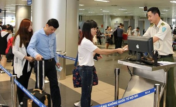 Mang hàng xách tay vào Việt Nam và khai báo hải quan thế nào cho đúng quy định?