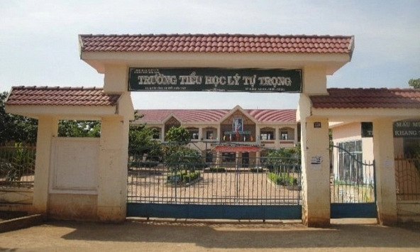 Nhận bóng bay từ người lạ, 31 học sinh bị ngộ độc