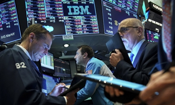 Quyết định tăng lãi suất của Fed gây áp lực lên chứng khoán toàn cầu