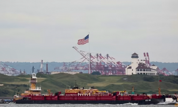 Giá dầu giảm do Mỹ tạm dừng rút dầu từ kho dự trữ chiến lược