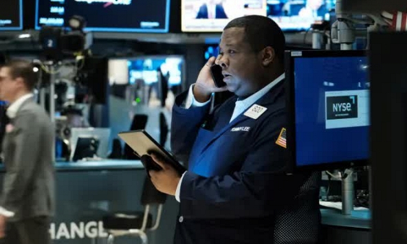 Phố  Wall có một tuần 'thắng lợi' mặc dù căng thẳng trong lĩnh vực ngân hàng vẫn chưa kết thúc