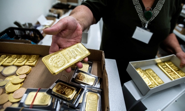 Giá vàng hôm nay 28/3: Vàng thế giới duy trì trên 1.950 USD/ounce