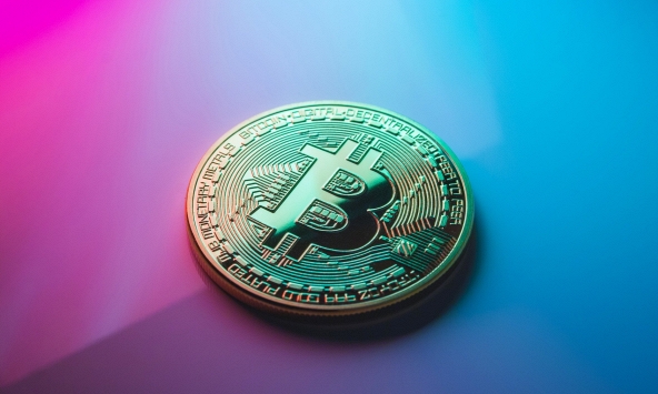 Bitcoin bất ngờ tăng vọt, vượt mức 28.000 USD