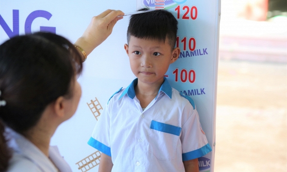 Vinamilk đẩy mạnh chương trình chăm sóc dinh dưỡng trẻ em và người cao tuổi năm 2023