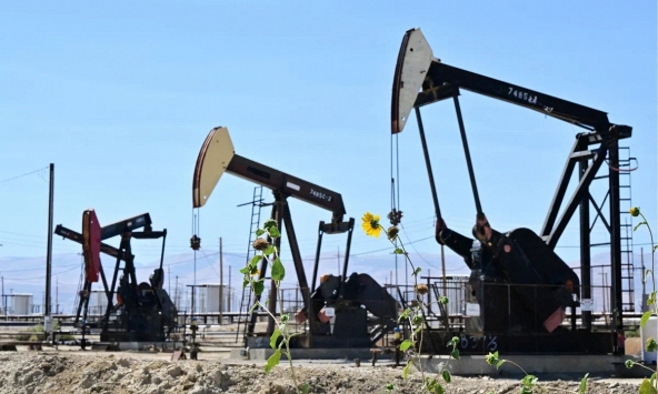 Giá xăng dầu ngày 30/3: Dầu thô tăng phiên thứ 3 liên tiếp