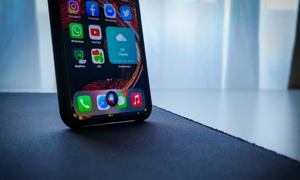 Siri có thể hỗ trợ quay lại màn hình trên iOS 16.5 Beta 1