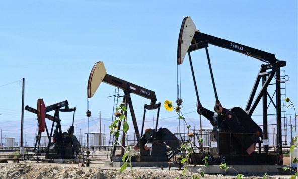 Giá dầu thô tiếp tục giữ đà tăng