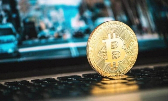 Giá Bitcoin quay về mốc 28.000 USD