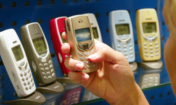 Điện thoại 'cục gạch' thu hút giới trẻ Mỹ