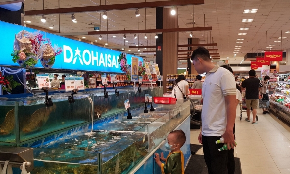 Tôm càng xanh vào mùa, tăng cao