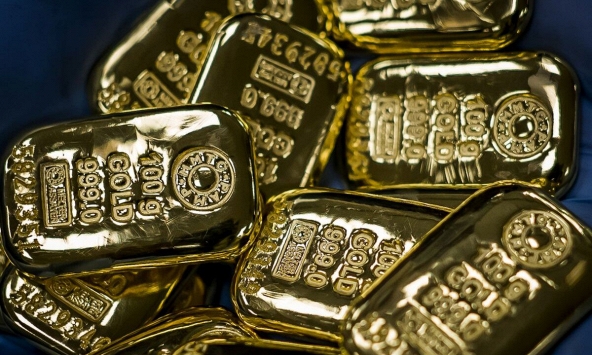 Giá vàng vượt ngưỡng 2.000 USD/ounce, cao nhất trong vòng 1 năm trở lại đây