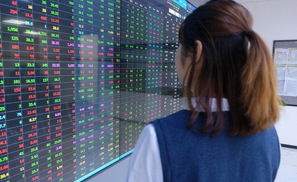 Cổ phiếu vốn hóa nhỏ hút 'dòng tiền', VN-Index lấy lại sắc xanh