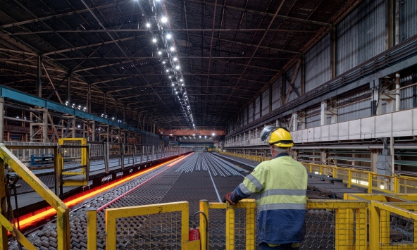 Thép kỳ hạn tiếp tục giảm sâu lần thứ 3