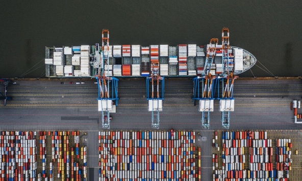 IMF điều chỉnh nhẹ dự báo tăng trưởng toàn cầu năm 2023