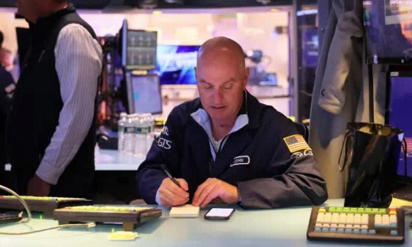 Chứng khoán toàn cầu trượt giá sau dự báo suy thoái kinh tế của Fed