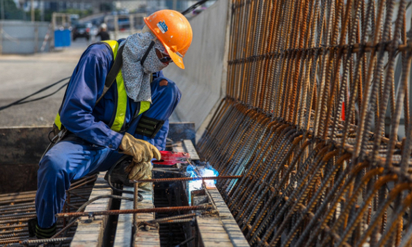 Giá thép xây dựng Trung Quốc suy yếu do nhu cầu giảm