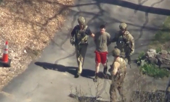 Vì sao một phi công Vệ binh Quốc gia có thể tiếp cận tài liệu mật của Mỹ?