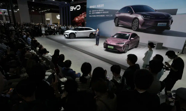 Volkswagen trình làng sedan hạng sang chạy điện tại triển lãm ô tô Trung Quốc