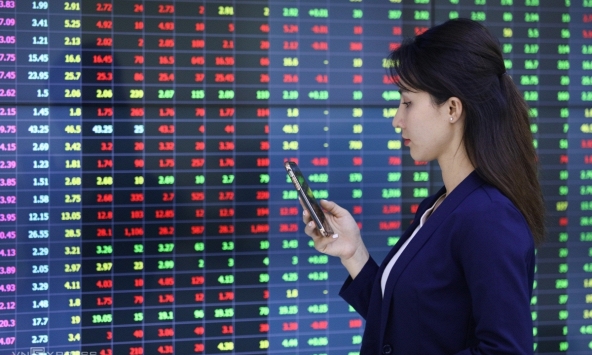 Cổ phiếu chứng khoán hút 'dòng tiền', VN-Index kết phiên trong sắc xanh