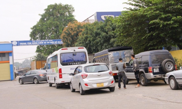 Mạnh tay dẹp nạn 'cò mồi' trục lợi đăng kiểm