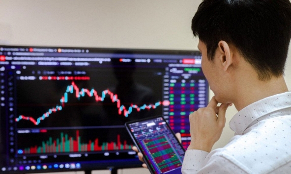 Nhà đầu tư đứng ngoài, VN-Index gần như không đổi