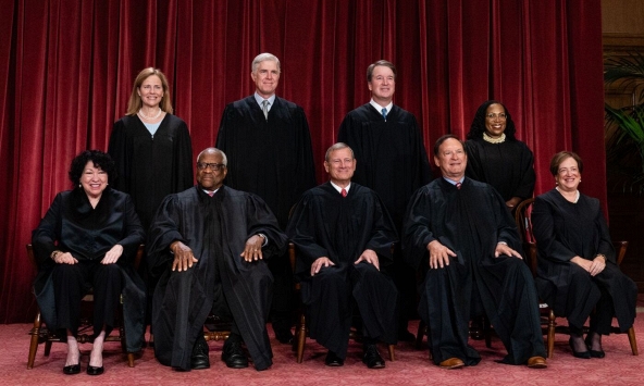 Thẩm phán Tòa án Tối cao Hoa Kỳ giàu cỡ nào? 