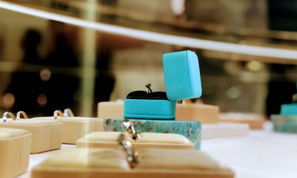 Người giàu nhất thế giới khai trương cửa hàng tại Việt Nam