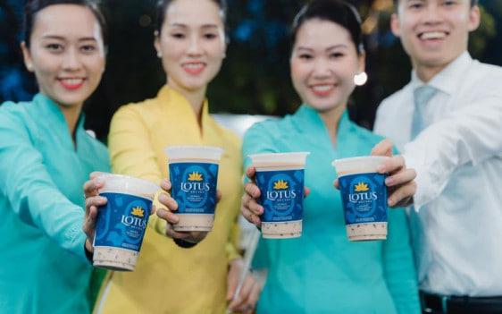 NCS thu 14 tỷ đồng nhờ bán trà sữa trên máy bay