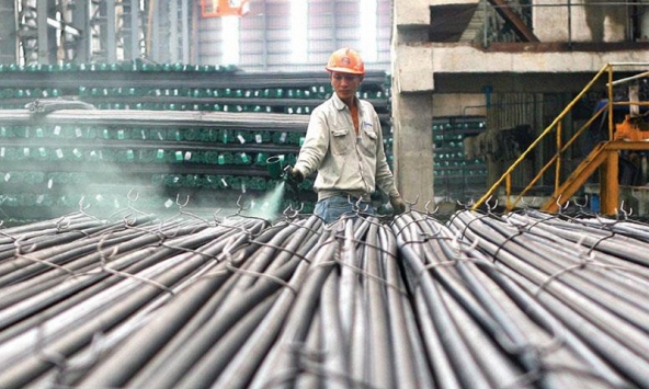 Nhu cầu thép Trung Quốc trì trệ, giá quặng sắt lao dốc