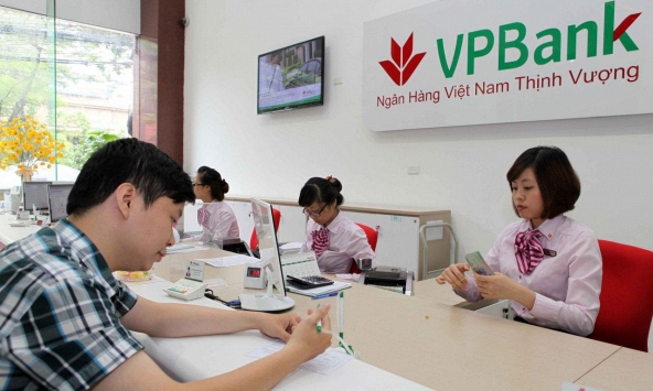 Lãi suất huy động đã xuống thấp, tại sao có ngân hàng cho vay tới 13-14%?