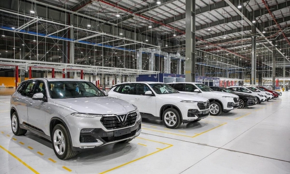 Bộ Công Thương đề xuất giảm 50% lệ phí trước bạ ô tô trong nước