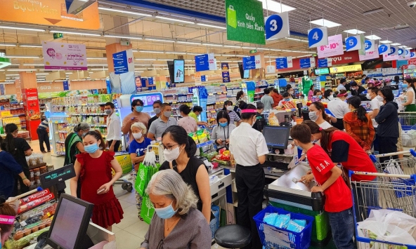 Siêu thị giảm giá mạnh mặt hàng thực phẩm tươi sống