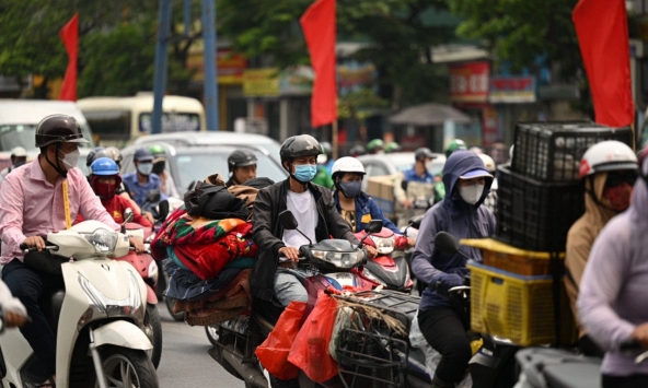 Người dân các thành phố lớn bắt đầu về quê nghỉ lễ 30/4 - 1/5