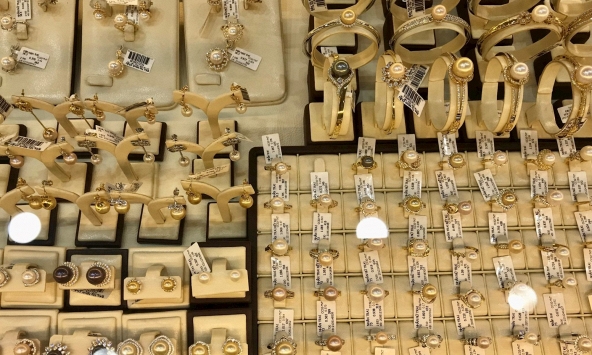 Giá vàng thế giới kết thúc tuần giao dịch tăng nhẹ