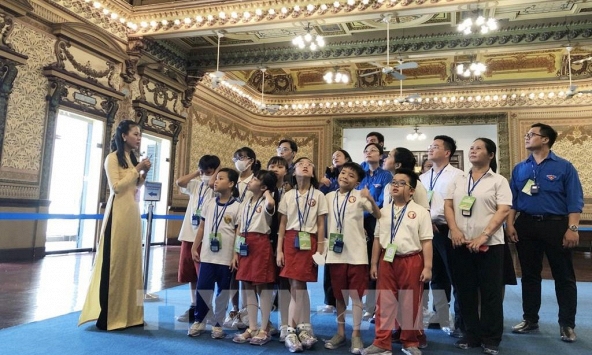 Trụ sở HĐND và UBND TP.HCM đón khách tham quan